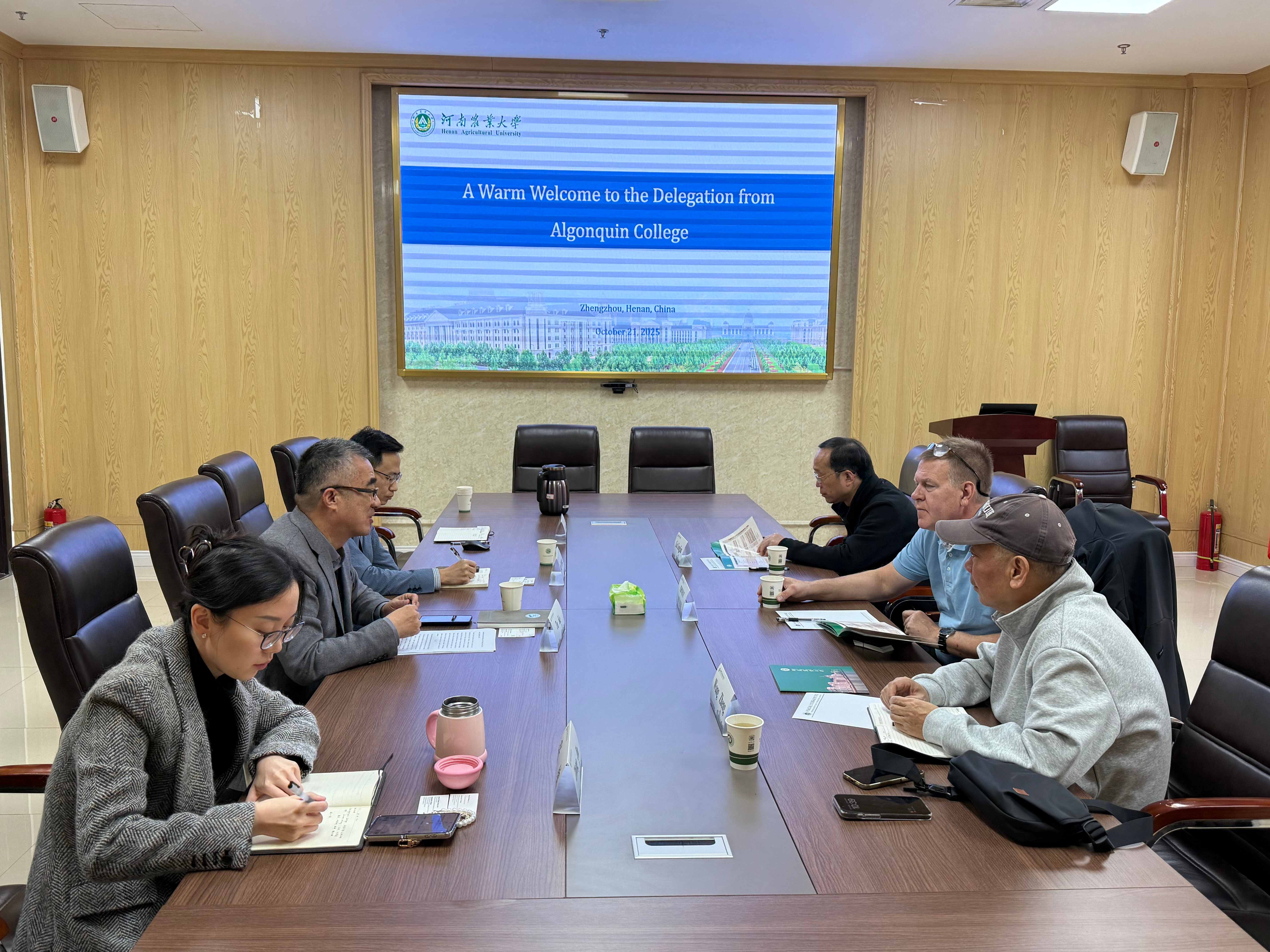 加拿大亚岗昆香港六合彩App
来香港六合彩App
交流座谈